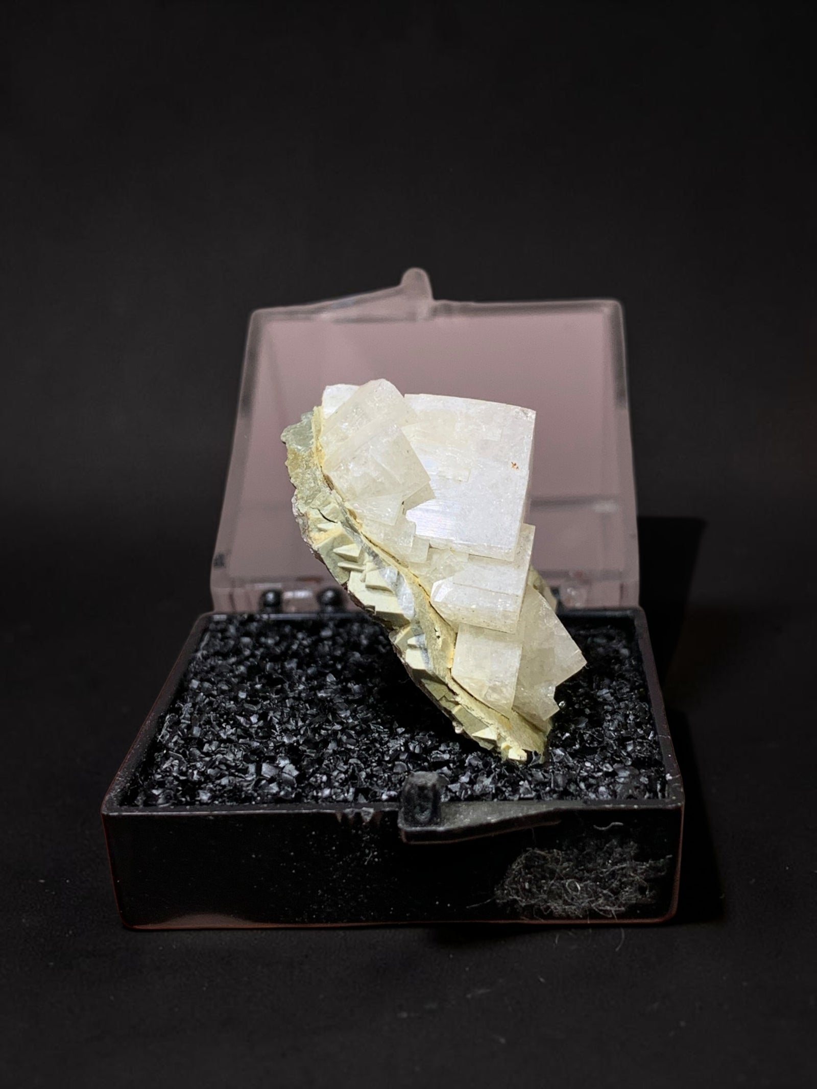 Chabazite, Maglovc Quarry, Slovakia