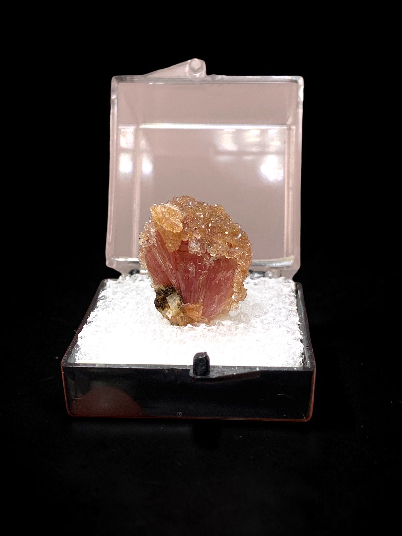 Inesite w/ Hubeite, Ezhou, China