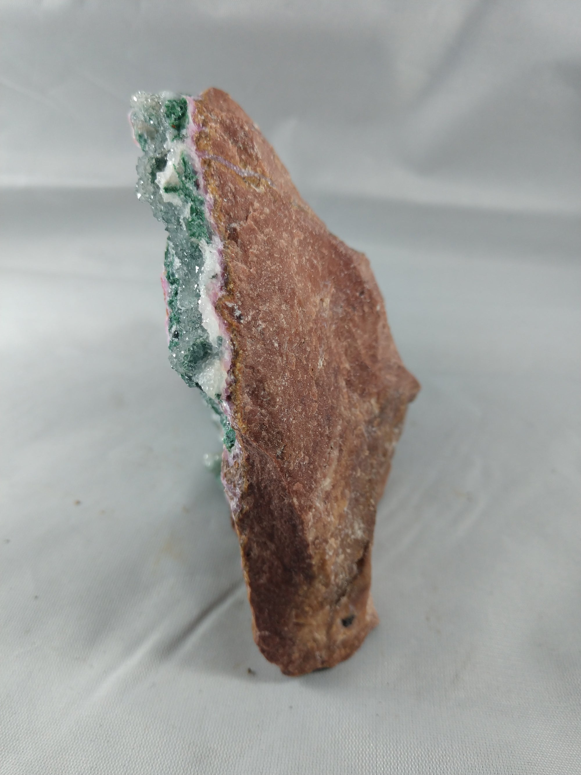 Spherocobaltite with malachite and quartz