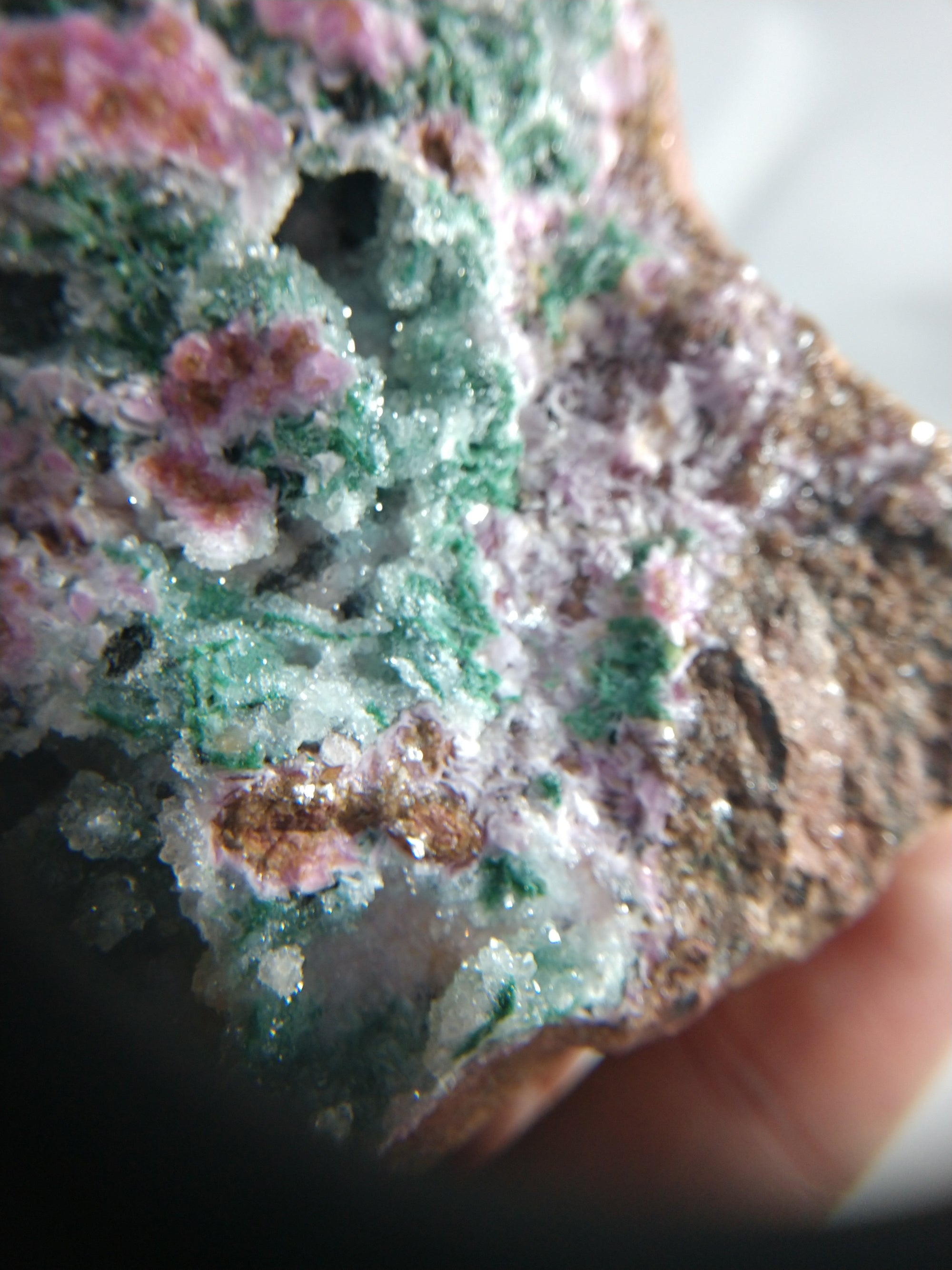 Spherocobaltite with malachite and quartz