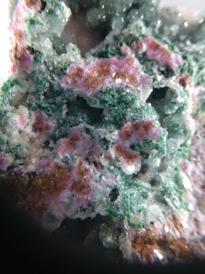 Spherocobaltite with malachite and quartz