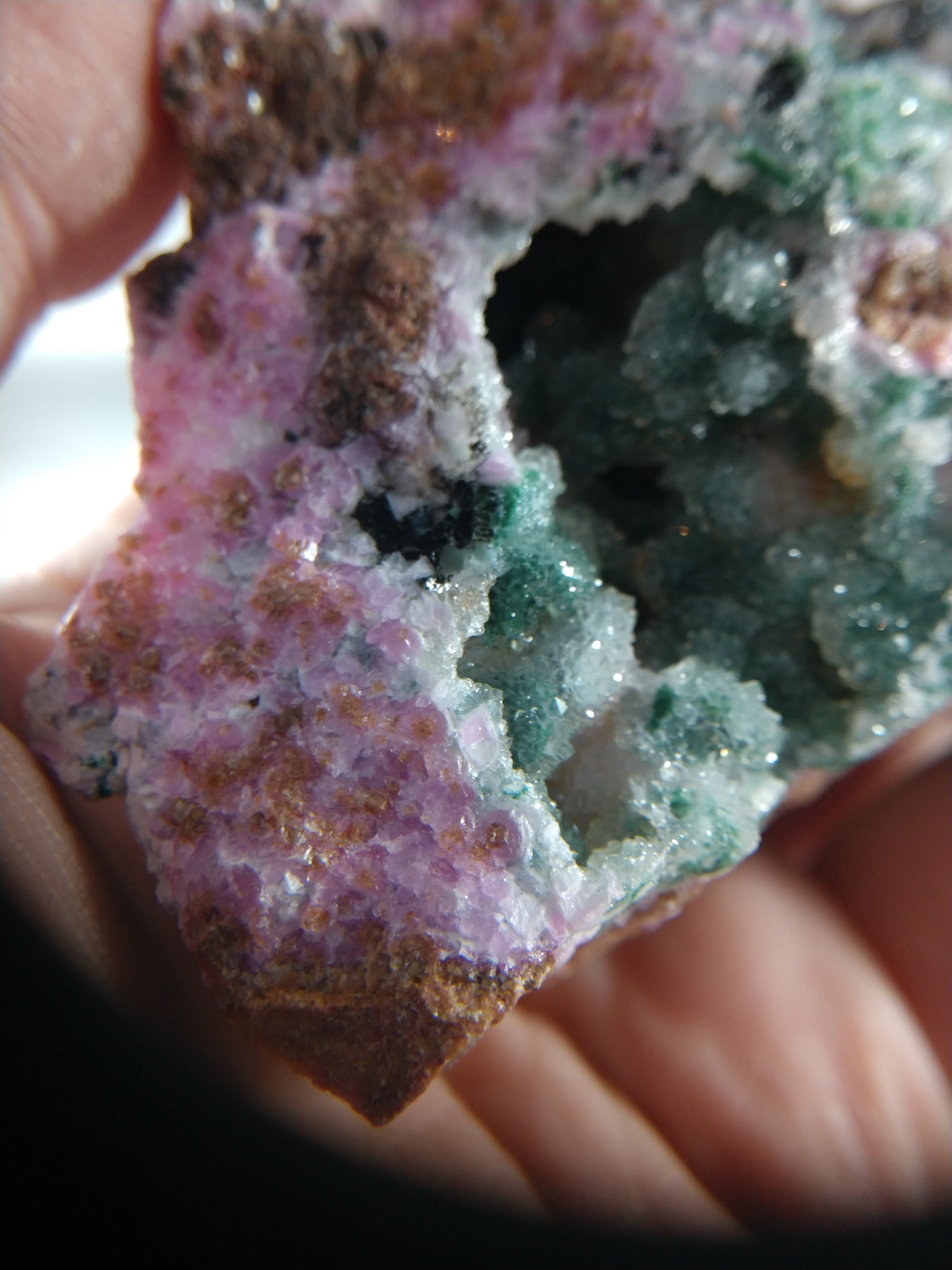 Spherocobaltite with malachite and quartz