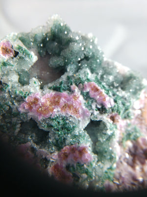 Spherocobaltite with malachite and quartz