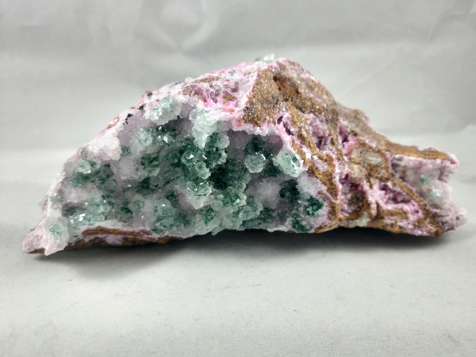 Spherocobaltite with malachite and quartz