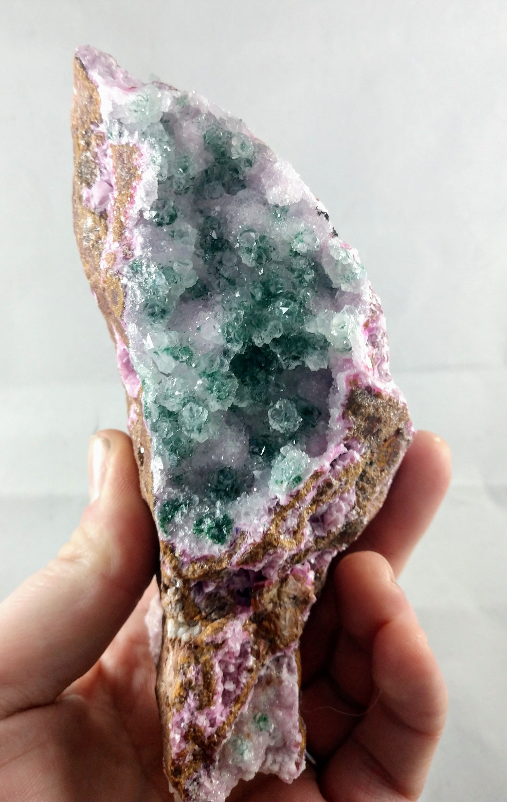 Spherocobaltite with malachite and quartz