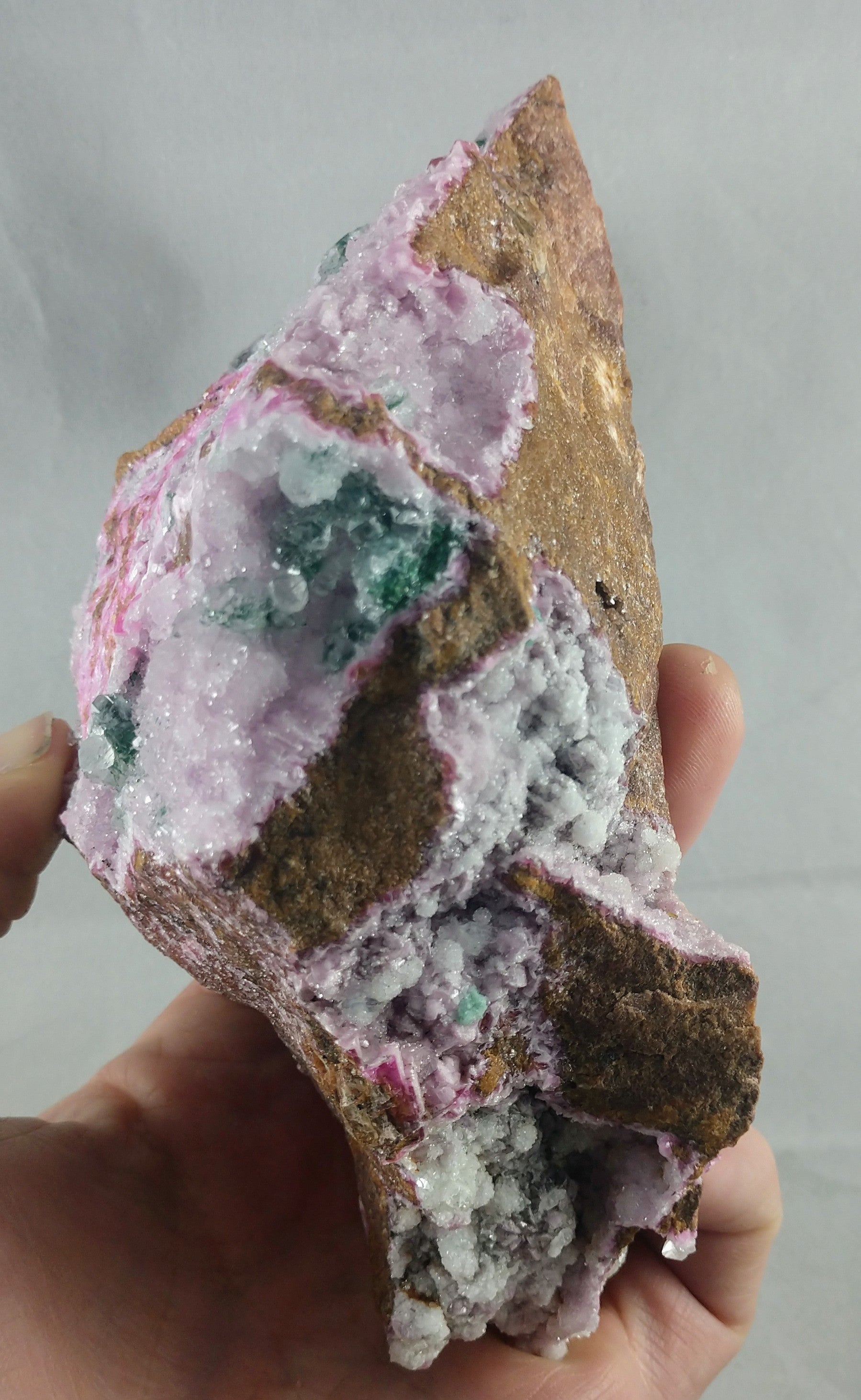 Spherocobaltite with malachite and quartz