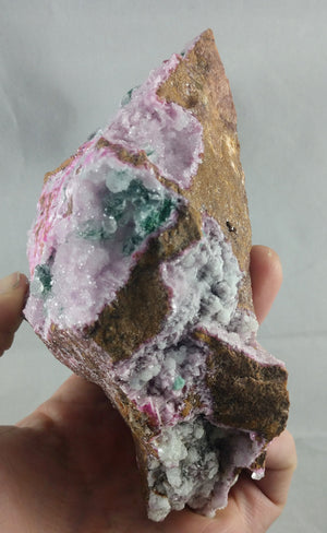Spherocobaltite with malachite and quartz