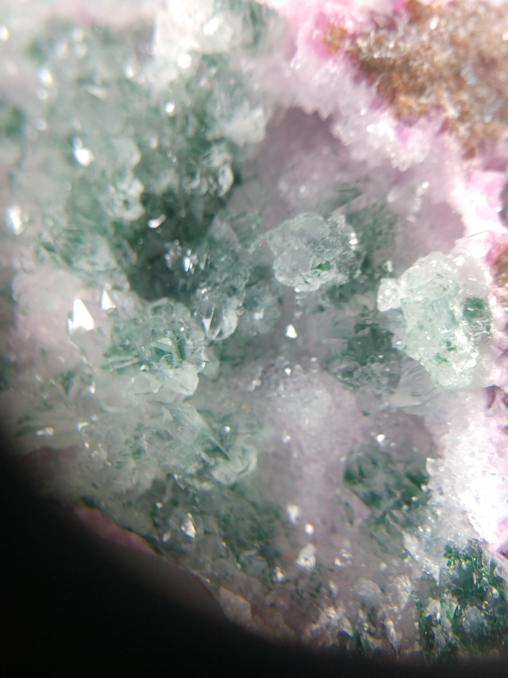 Spherocobaltite with malachite and quartz