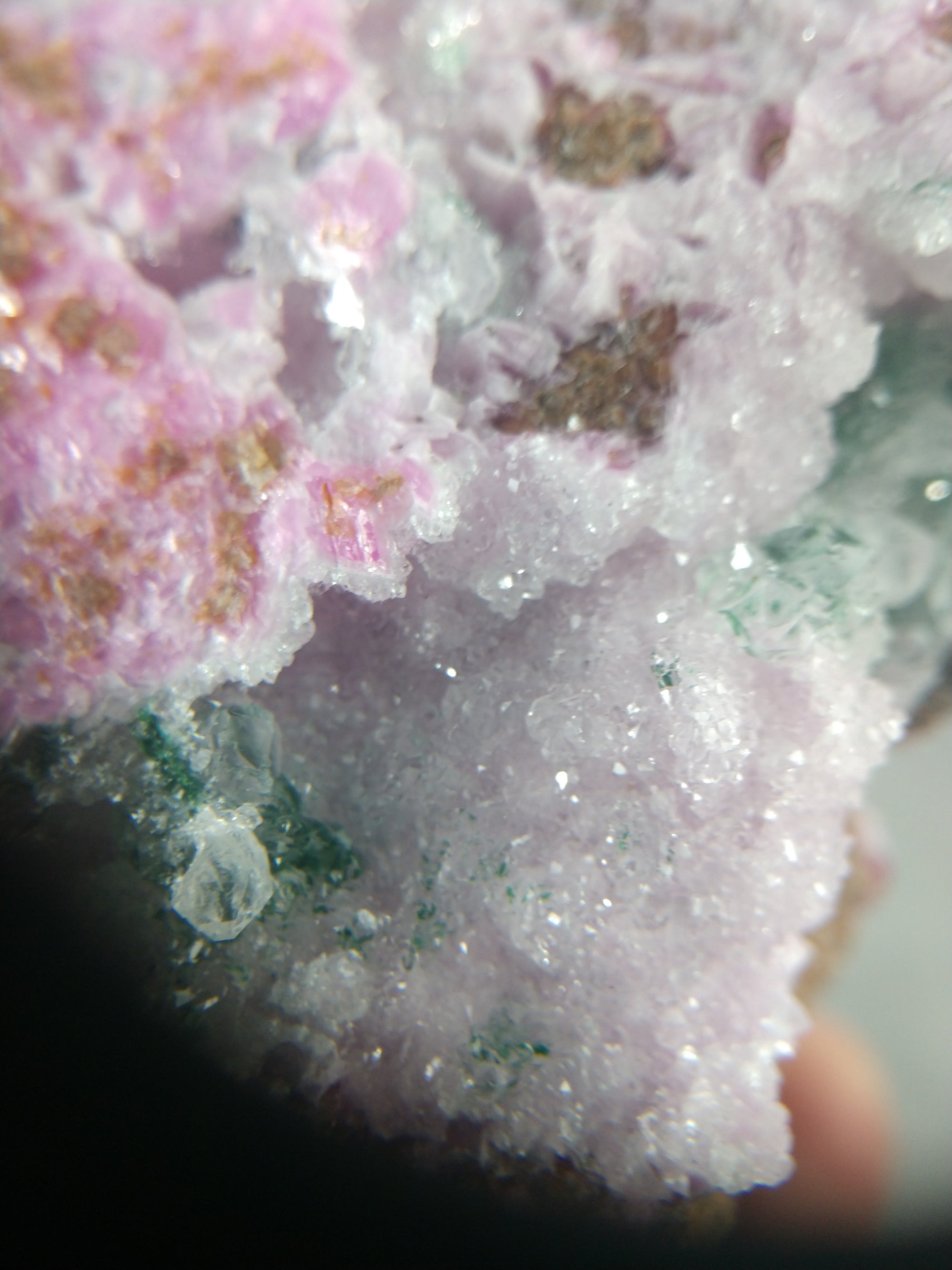 Spherocobaltite with malachite and quartz