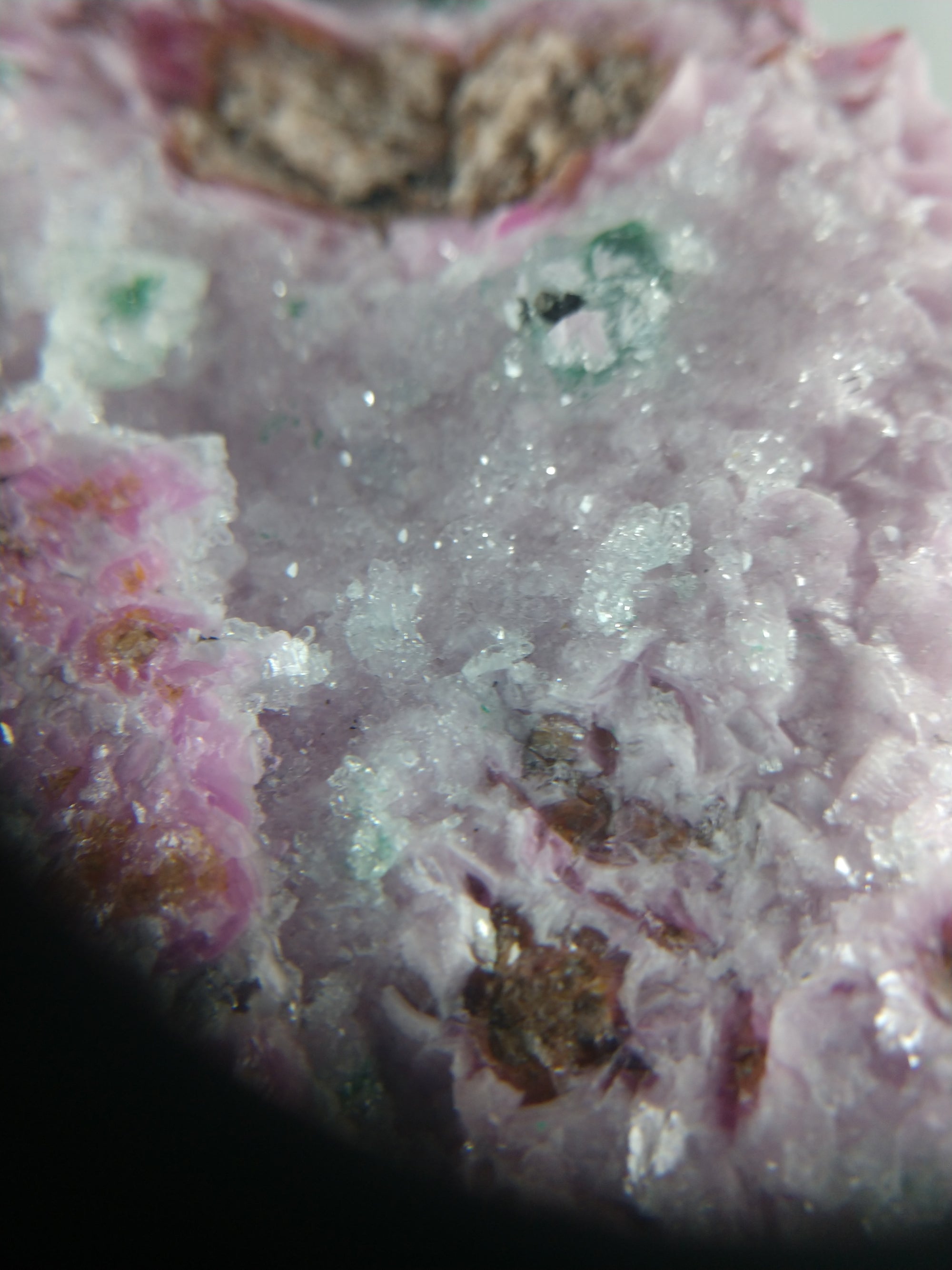 Spherocobaltite with malachite and quartz