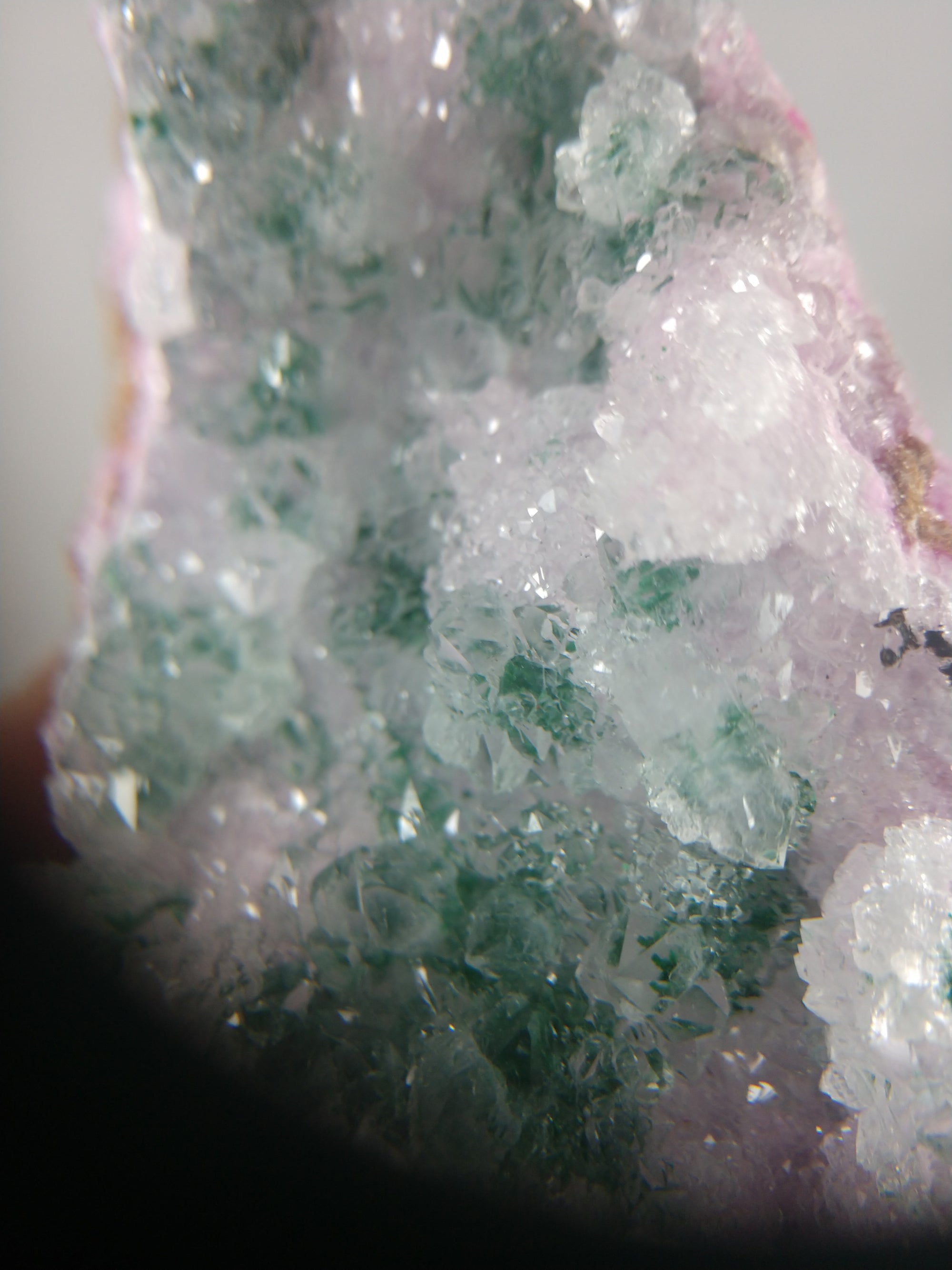 Spherocobaltite with malachite and quartz