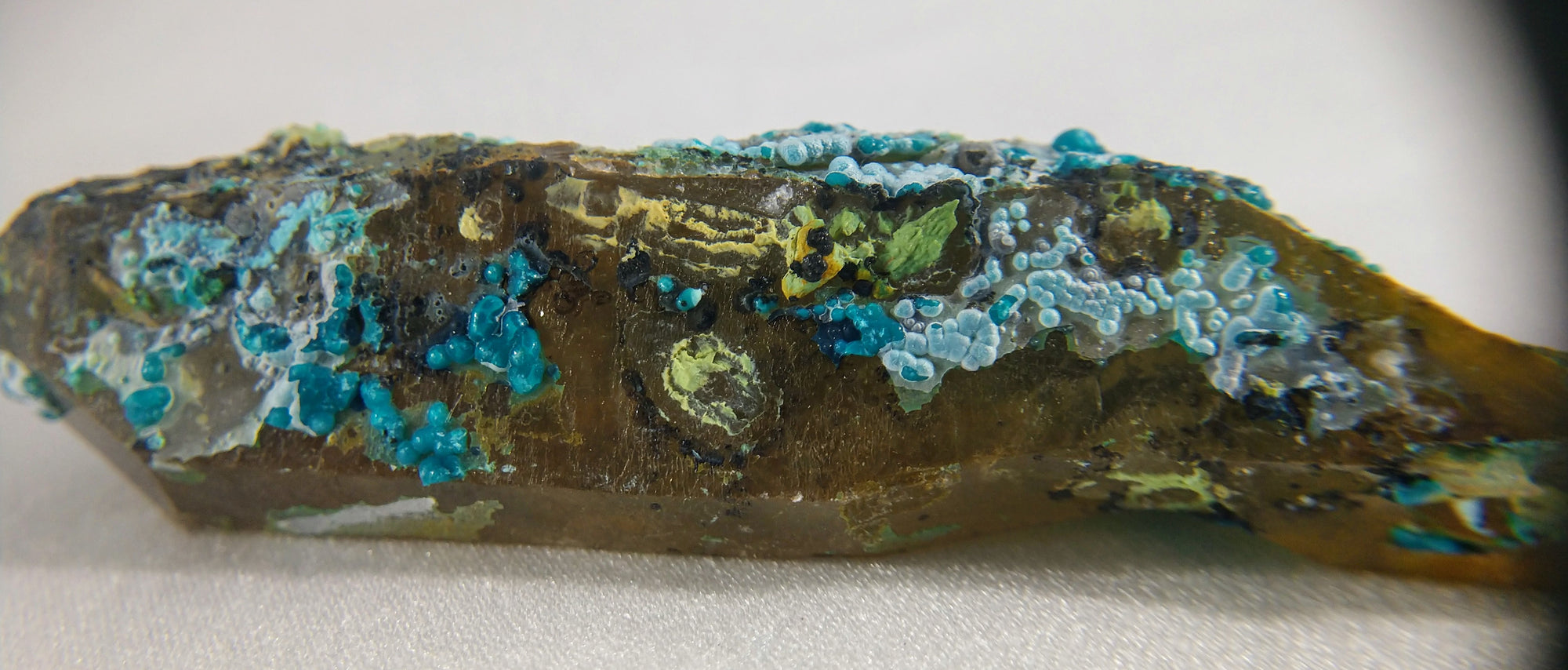 Chrysocolla over Quartz from Peru