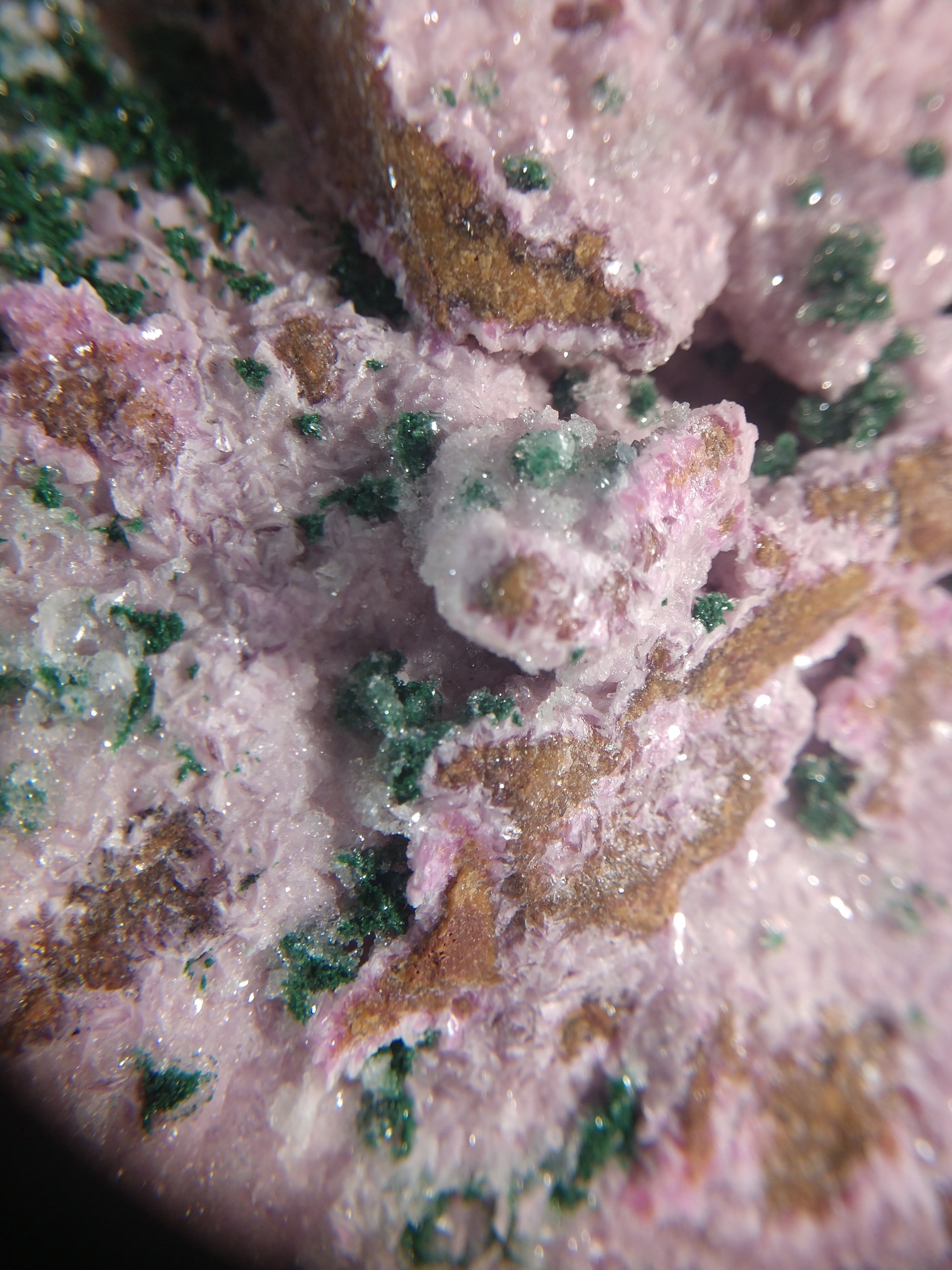 Spherocobaltite with Malachite and Quartz