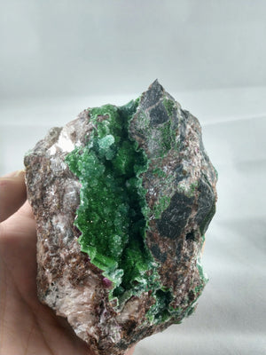 Conichalcite with quartz and calcite