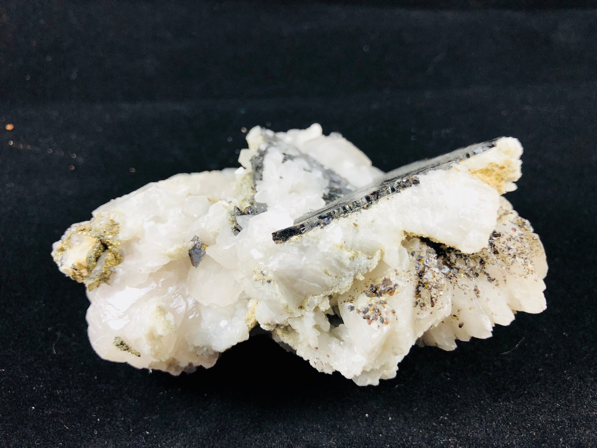 Sphalerite with Calcite
