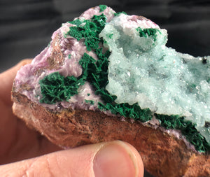 Spherocobaltite with Malachite and Quartz