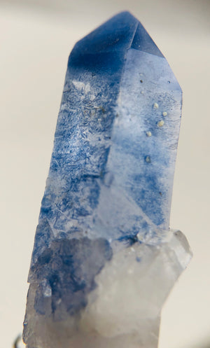 Dumorteirite with Quartz